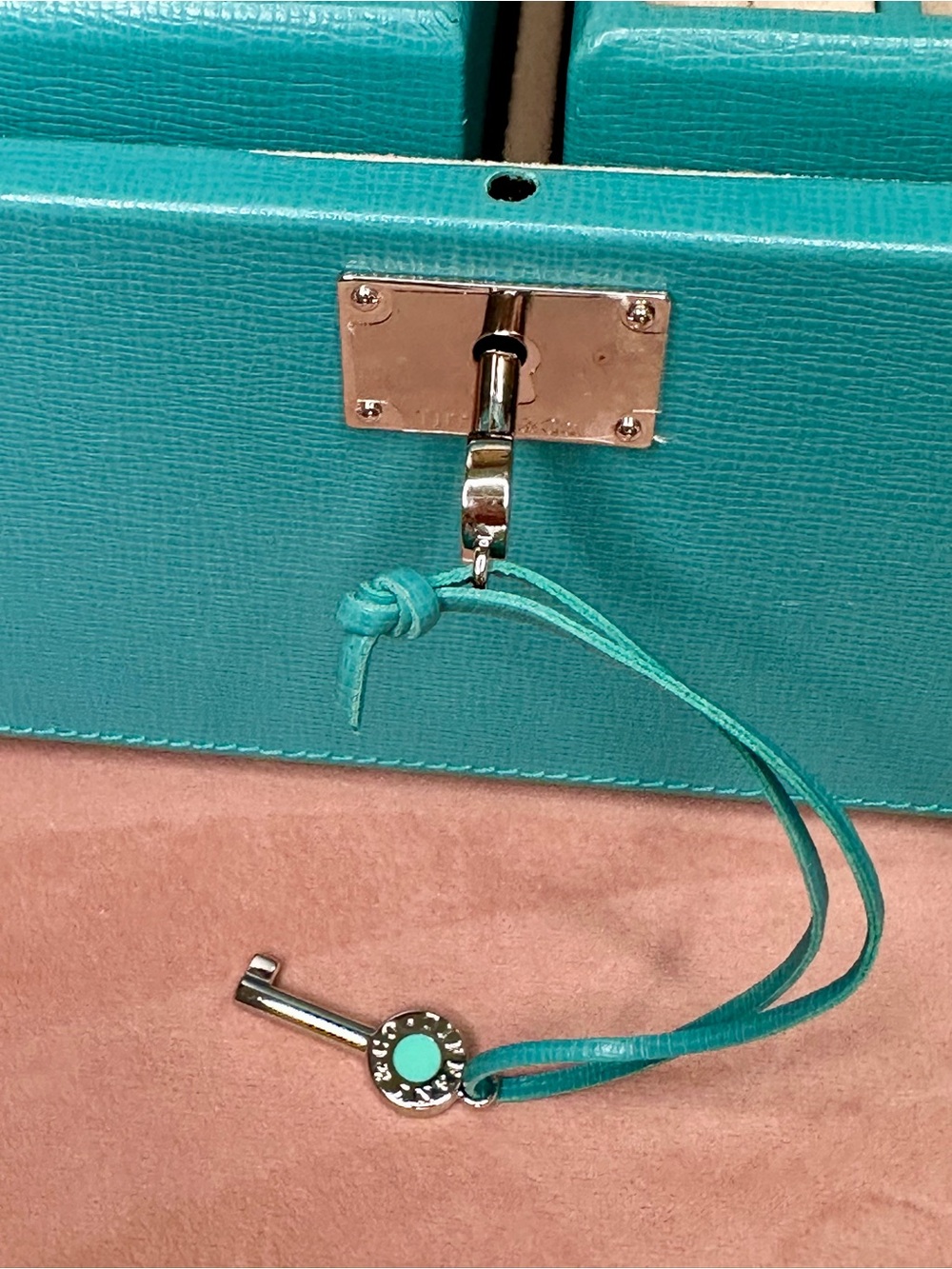 Tiffany & Co. teal jewelry box with metal lock plate - Picture 6 of 6